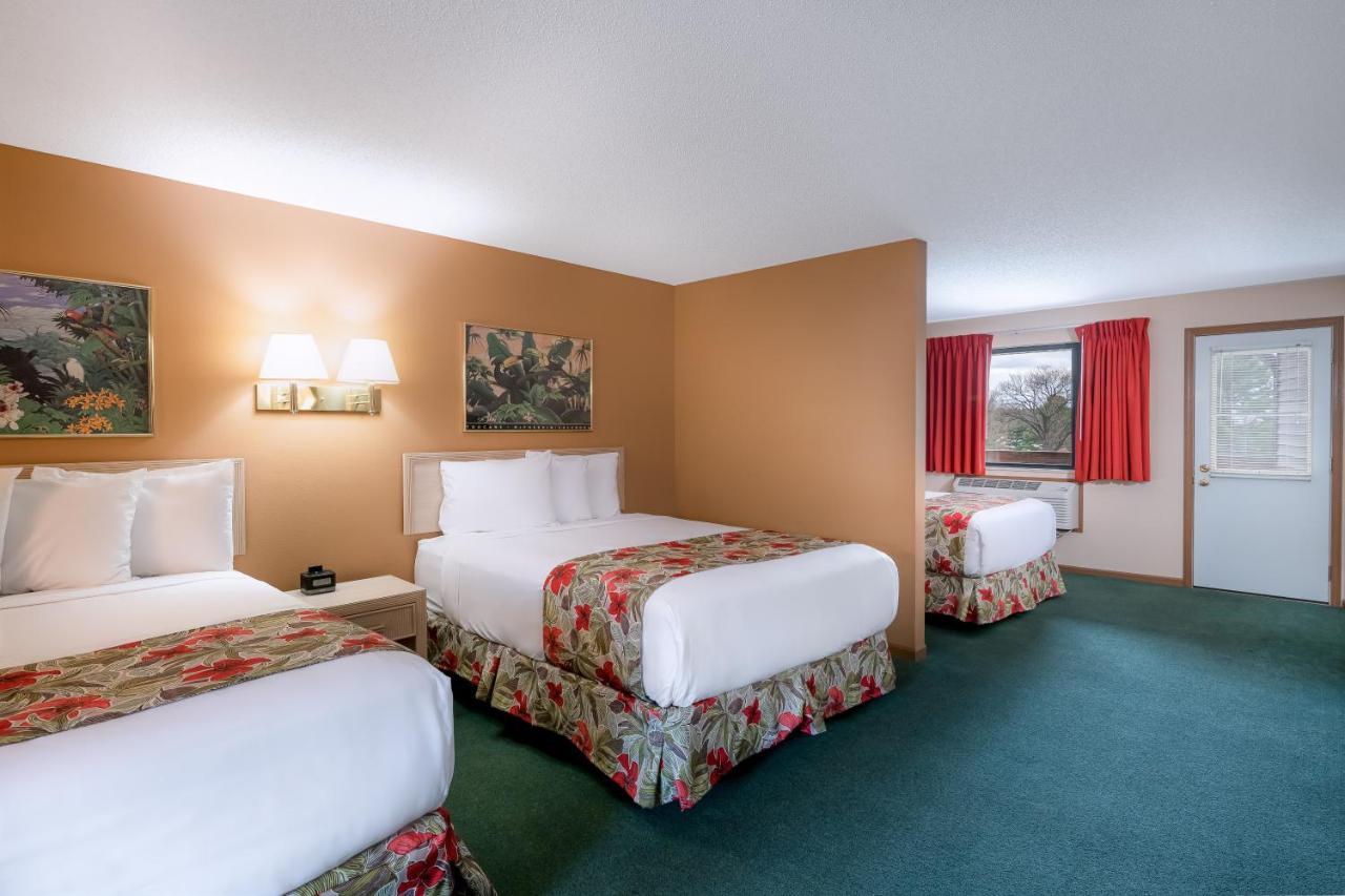 Aloha Beach Resort Lake Delton Exterior photo