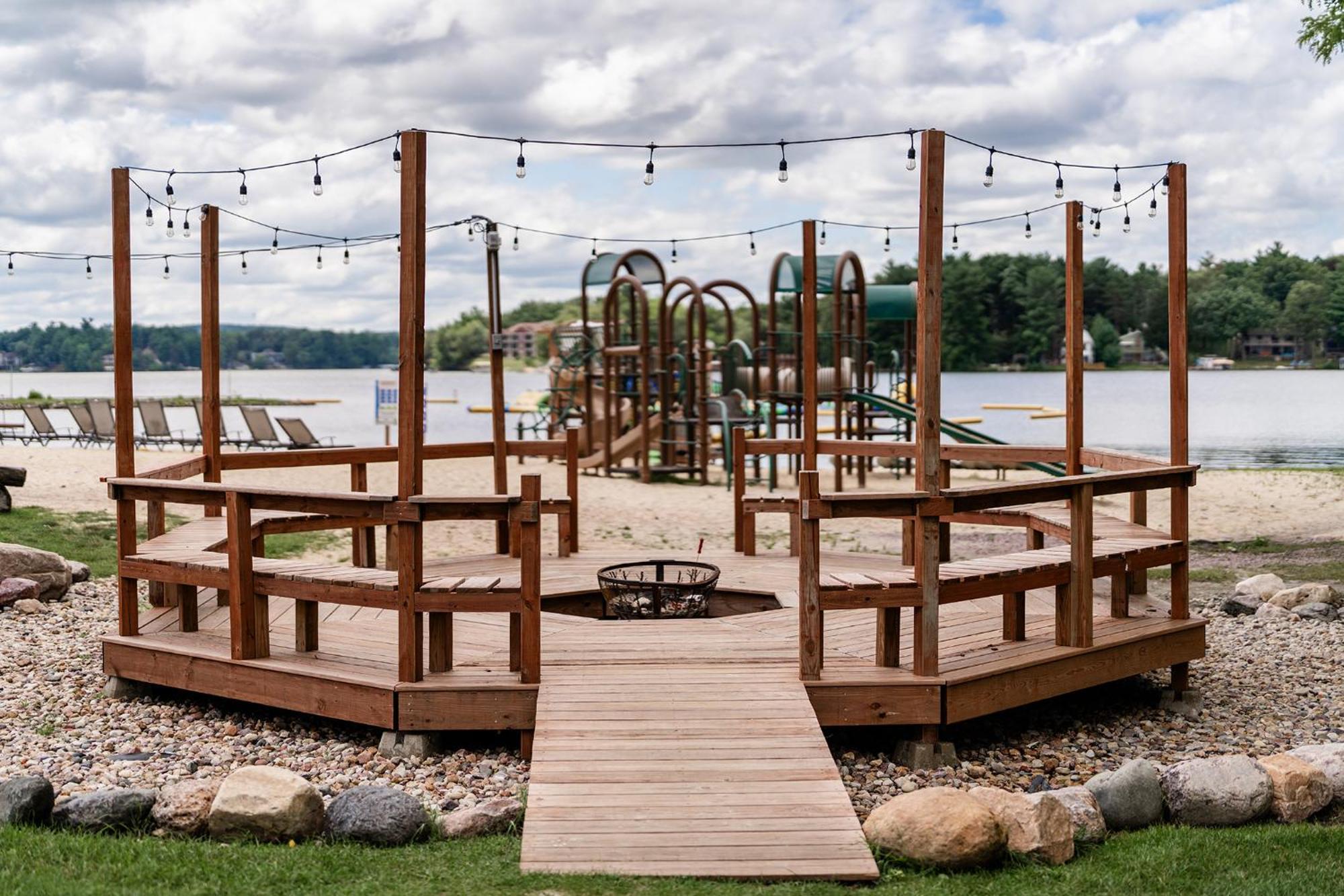 Aloha Beach Resort Lake Delton Exterior photo