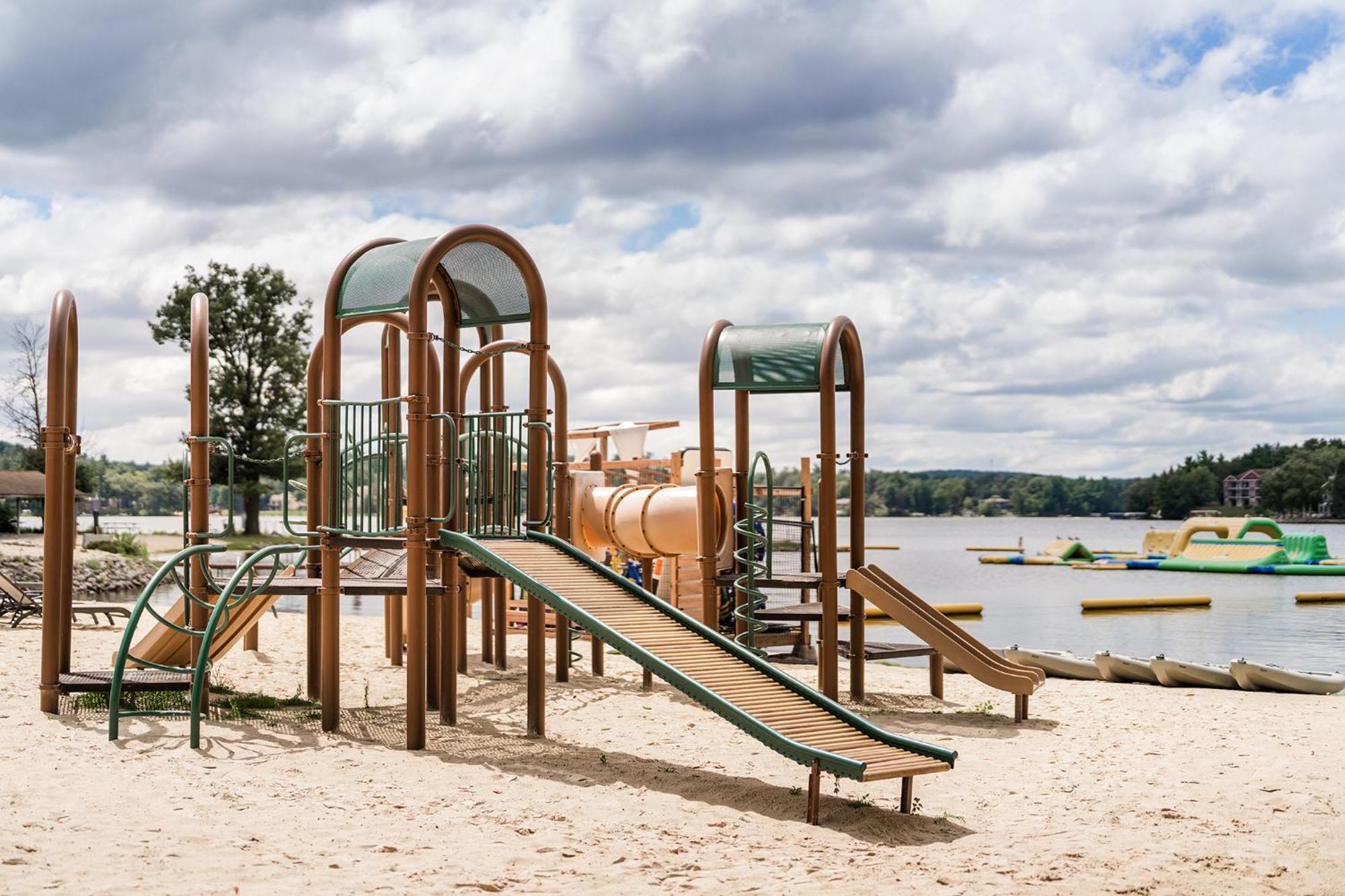 Aloha Beach Resort Lake Delton Exterior photo